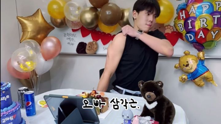 호락호락하지 않은 남돌의 뭔가 웃긴 생일 브이앱 | 인스티즈