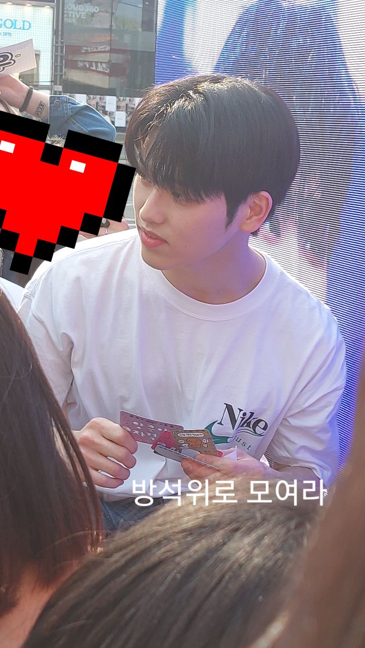 [보이즈플래닛] 오늘자 강남역 광고에 해체한 첫 그룹 데뷔팬들한테 편지 남기고 간 연습생 | 인스티즈