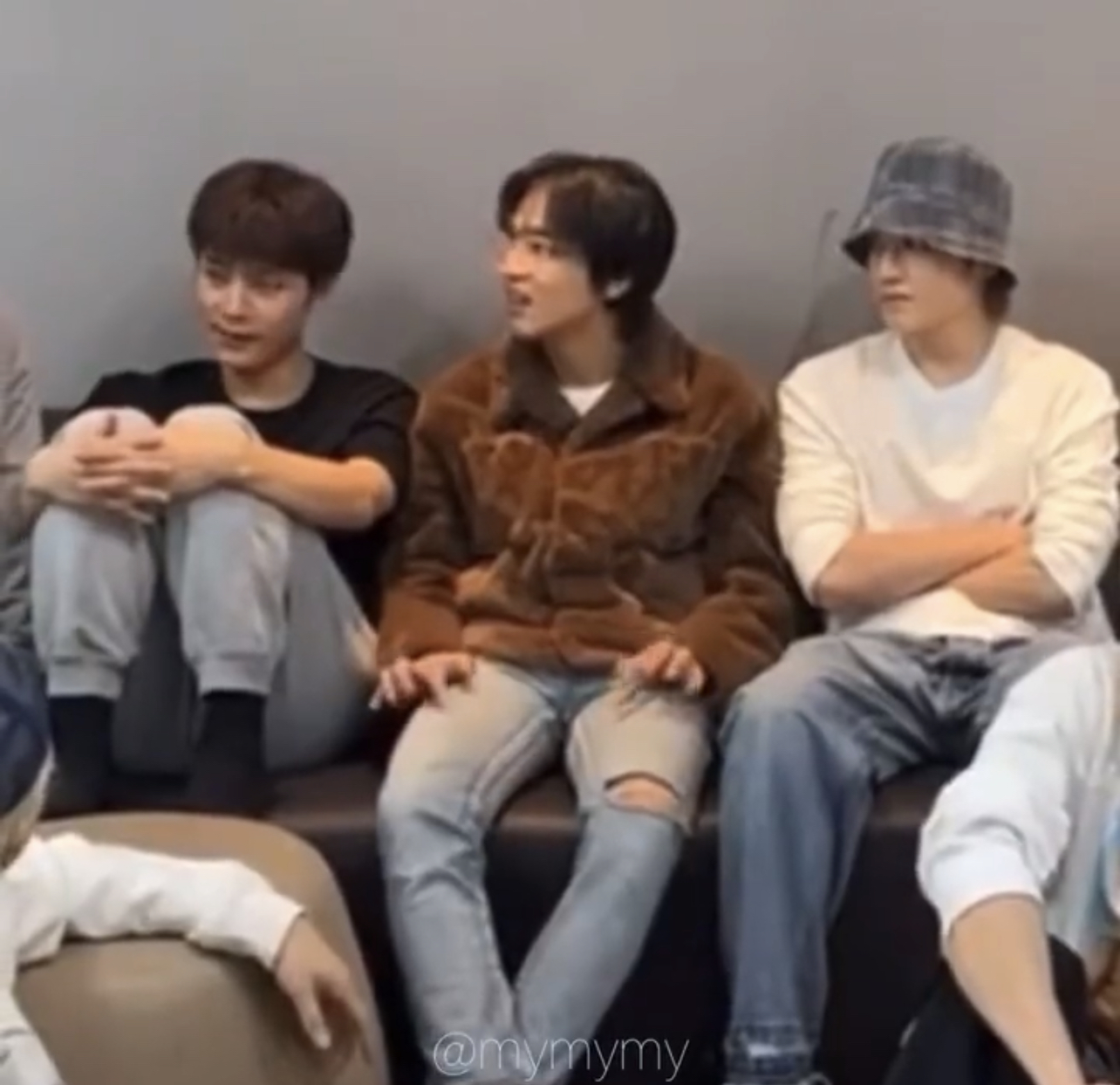 라이브 방송 중에 소나티네 4번 1악장 연주하는 아이돌.twt | 인스티즈