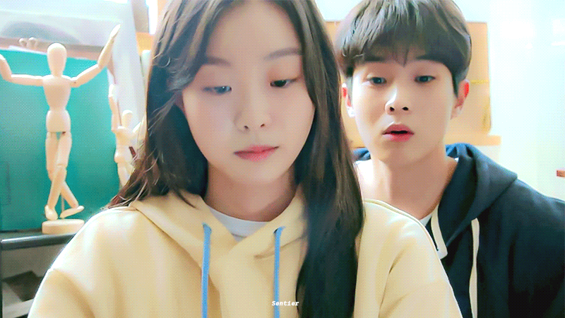 그 해 우리는에서 거의 매회 센스 있다고 언급 많은 교복~캠퍼스~오피스를 넘나드는 최우식X김다미 사계절 시밀러 룩.gifs | 인스티즈