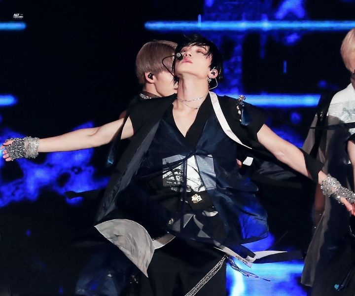 디자이너가 곡 컨셉에 듣고 만들었다는 남돌 한복 의상.jpg | 인스티즈