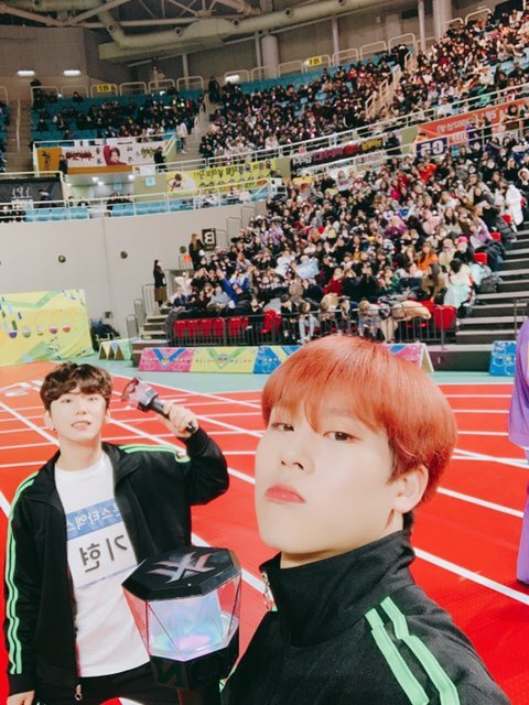 2019년도에 예리하고 깐깐한 감별로 아이돌 대화합 만들었던 아이돌 팬덤.jpg | 인스티즈