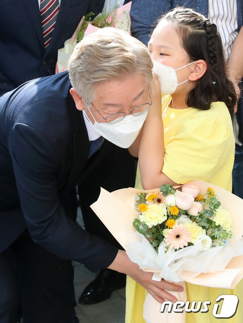 윤석열과 재명아빠를 향한 아이들의 온도차 | 인스티즈