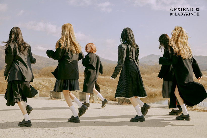 하이브가 손대기 전 마지막으로 걸그룹 '여자친구' 특유의 그룹색이 돋보였던 타이틀곡.twt | 인스티즈