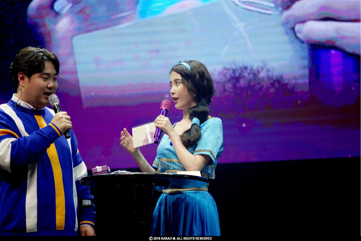 아이유의 마이크 사랑 | 인스티즈