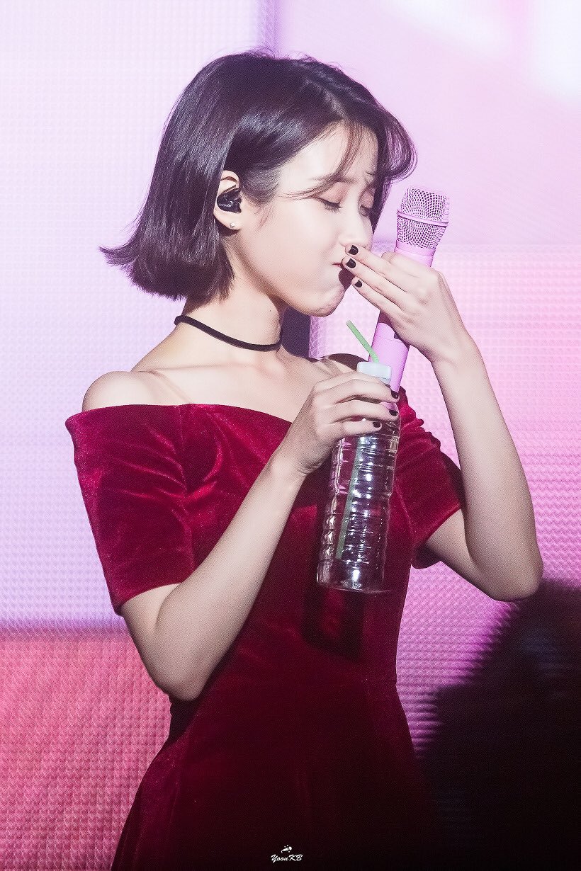 아이유의 마이크 사랑 | 인스티즈