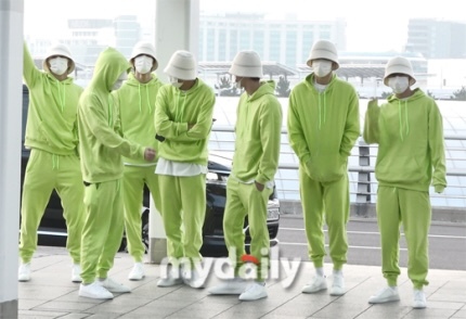 친한 친구들이랑 해외여행 가는데 모자+상하의+신발 다 똑같이 맞춰 입자고 하면 어떨 거 같음?.twt | 인스티즈