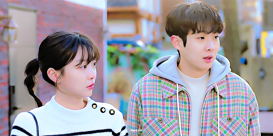 그 해 우리는에서 거의 매회 센스 있다고 언급 많은 교복~캠퍼스~오피스를 넘나드는 최우식X김다미 사계절 시밀러 룩.gifs | 인스티즈