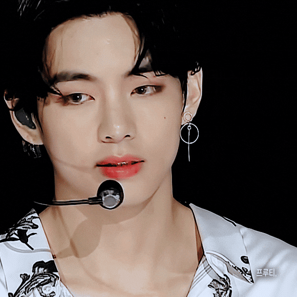 3대 미인점을 모두 소유하고 있는 남자, 세계 미남 1위 뷔 | 인스티즈