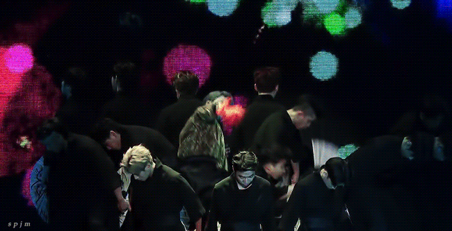 방탄팬들이 투표하면 거의 반반으로 나뉜다는 레전드 무대 2개 | 인스티즈