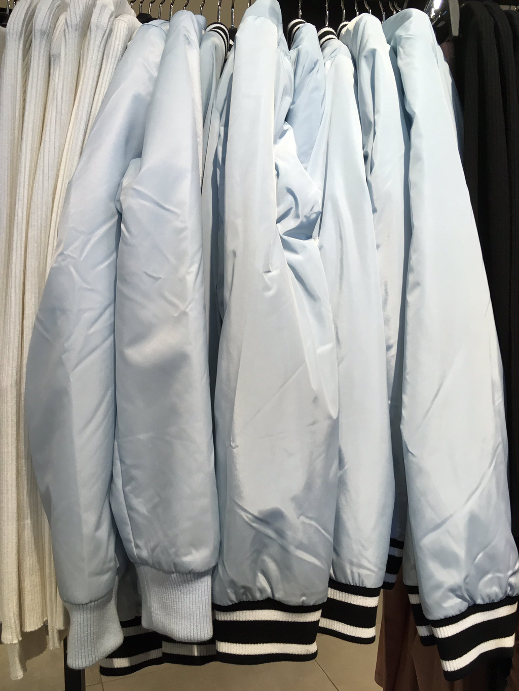 Forever 21이나 H&M에 들어가서 마음에 드는 옷을 발견했을 때 생기는 일 | 인스티즈