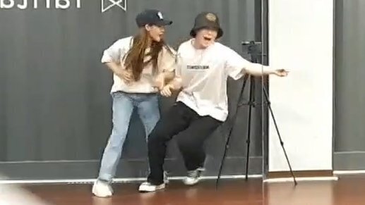 1년전 오늘 아스트로 문빈과 위키미키 유정이의 대환장 브이앱 | 인스티즈
