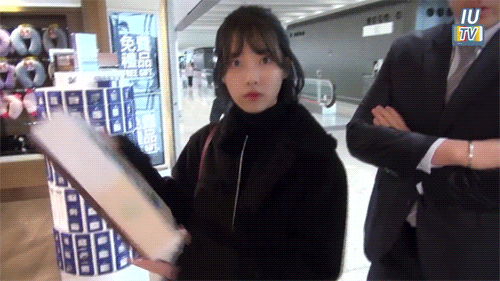 아이유가 입국할때마다 하는 것 | 인스티즈