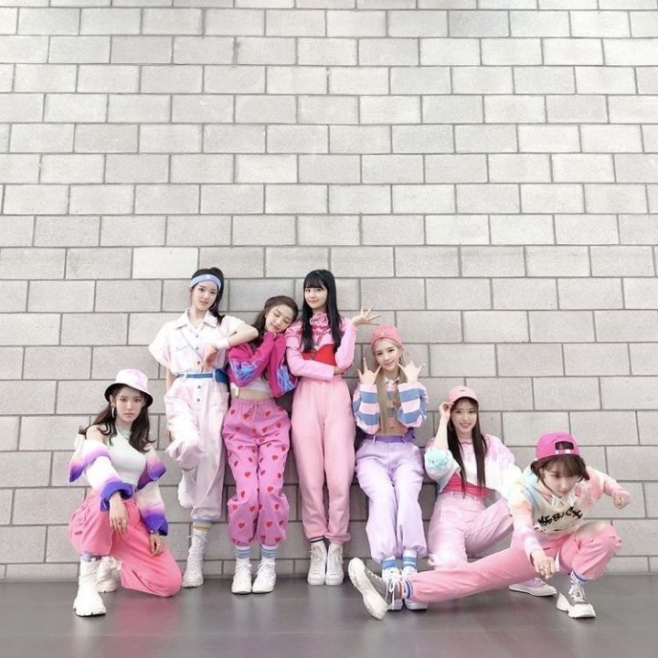 무대의상으로 하의를 바지만 입히는 신인여돌 코디 | 인스티즈