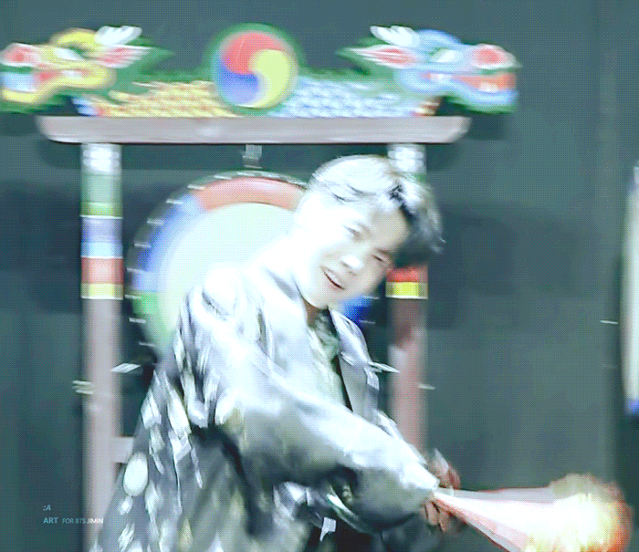 방탄팬들이 투표하면 거의 반반으로 나뉜다는 레전드 무대 2개 | 인스티즈