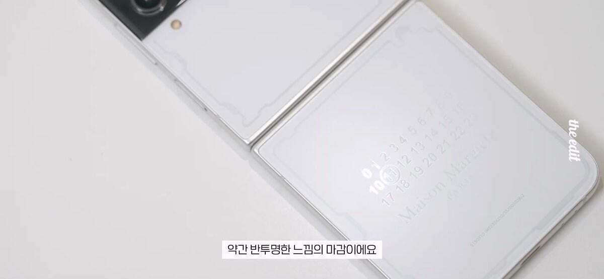 삼성 역사상 가장 간지나는 폰이라는 갤럭시Z플립4 메종 마르지엘라 실물.gif | 인스티즈