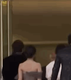 칸 레드카펫에 팬 엄청 많이 와서 땀 뻘뻘 흘리면서 사인 해준 아이유 | 인스티즈