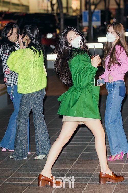 출근길에서 조이 급하게 외면하는 레드벨벳 멤버들 | 인스티즈