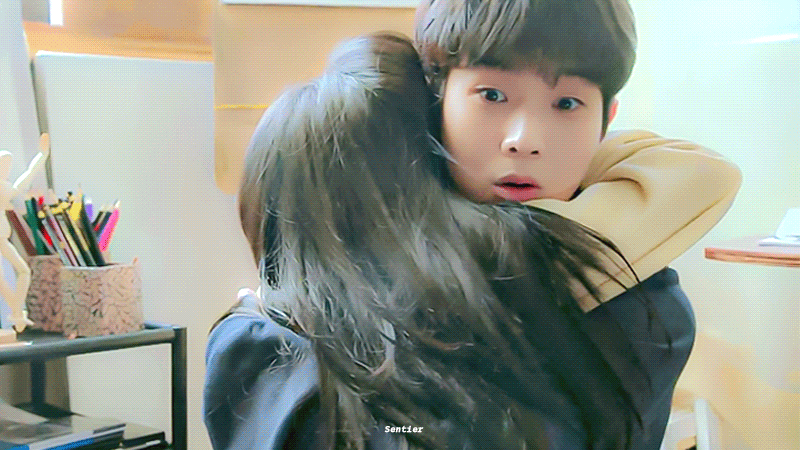 그 해 우리는에서 거의 매회 센스 있다고 언급 많은 교복~캠퍼스~오피스를 넘나드는 최우식X김다미 사계절 시밀러 룩.gifs | 인스티즈