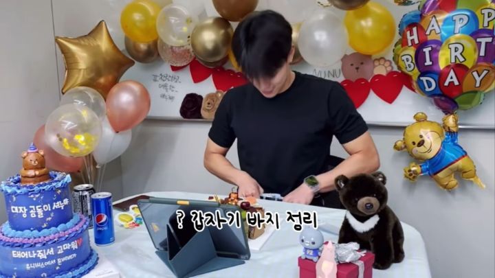 호락호락하지 않은 남돌의 뭔가 웃긴 생일 브이앱 | 인스티즈