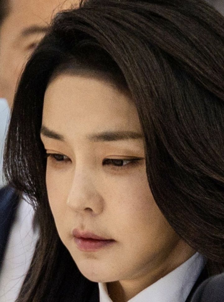 김건희 헤어 라인 | 인스티즈