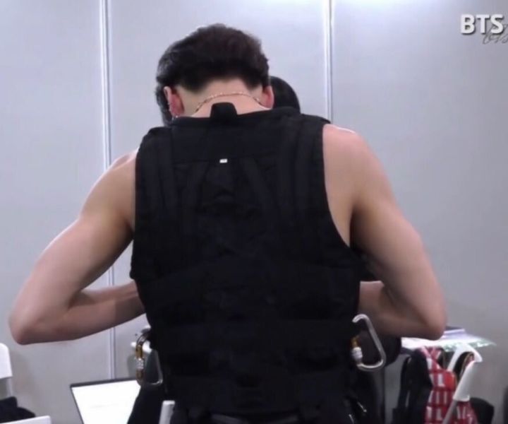 팔뚝에 환장하는 사람들을 위한 남자아이돌 민소매 모음 | 인스티즈