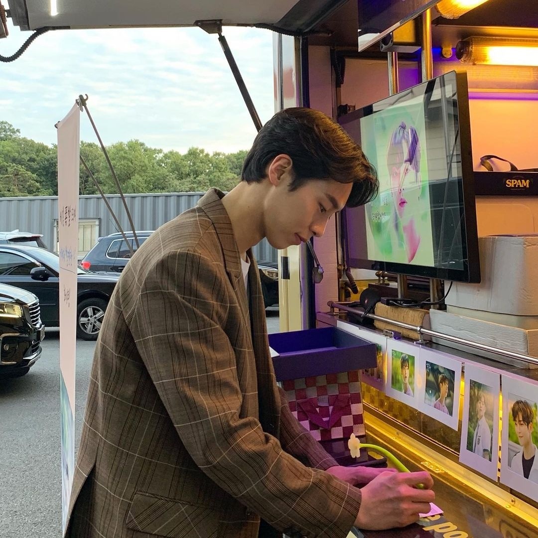 숏컷이나 투블럭 하고 싶어서 남자 연예인 사진 좀 저장하고 싶은데 그때마다 방석이들 키알을 잡을 수는 없잖아 | 인스티즈