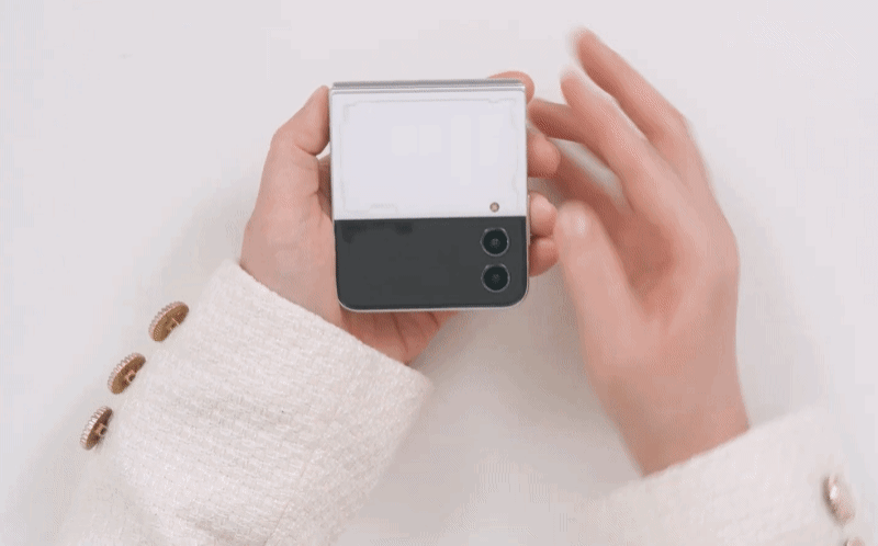 삼성 역사상 가장 간지나는 폰이라는 갤럭시Z플립4 메종 마르지엘라 실물.gif | 인스티즈