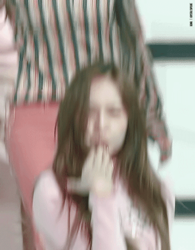 진짜 어렸던 아이돌 크리스탈 마지막 활동곡.gif | 인스티즈