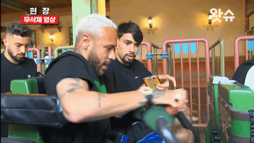 우리는 당연히 내려오는 안전바에 당황한 애들이랑 경기하는거임 | 인스티즈