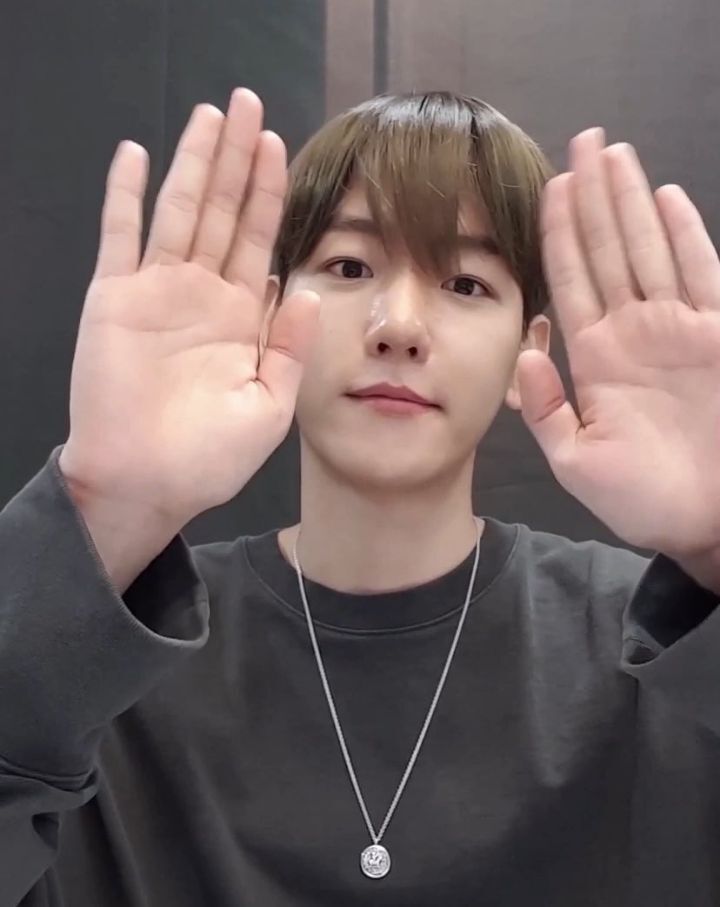 오늘은 음방 촬영날. 복도에서 현아! 하고 불렀을 때 돌아보는 남녀아이돌 현이들 모음 | 인스티즈