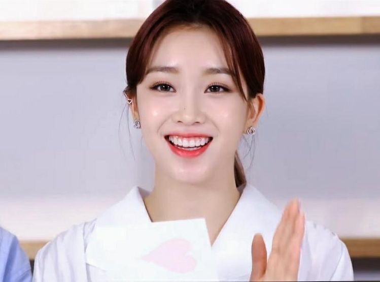 뭔가 아나운서 상인 아이돌 (feat. 스테이씨) | 인스티즈