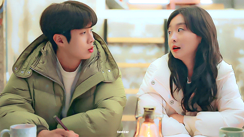 그 해 우리는에서 거의 매회 센스 있다고 언급 많은 교복~캠퍼스~오피스를 넘나드는 최우식X김다미 사계절 시밀러 룩.gifs | 인스티즈