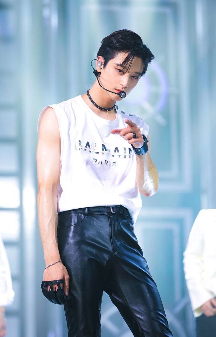 팔뚝에 환장하는 사람들을 위한 남자아이돌 민소매 모음 | 인스티즈