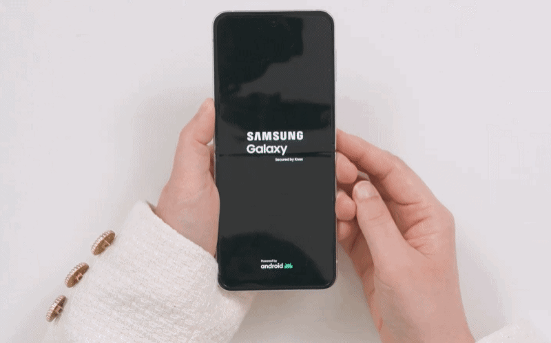 삼성 역사상 가장 간지나는 폰이라는 갤럭시Z플립4 메종 마르지엘라 실물.gif | 인스티즈