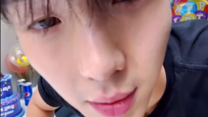 호락호락하지 않은 남돌의 뭔가 웃긴 생일 브이앱 | 인스티즈