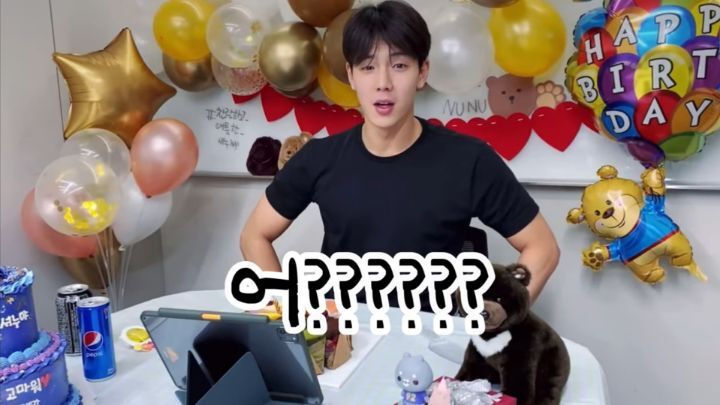 호락호락하지 않은 남돌의 뭔가 웃긴 생일 브이앱 | 인스티즈