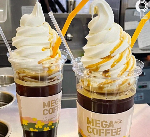 뚜껑을 뒤집어 아이스크림 듬뿍 올려주는 메가커피 메뉴.jpg | 인스티즈