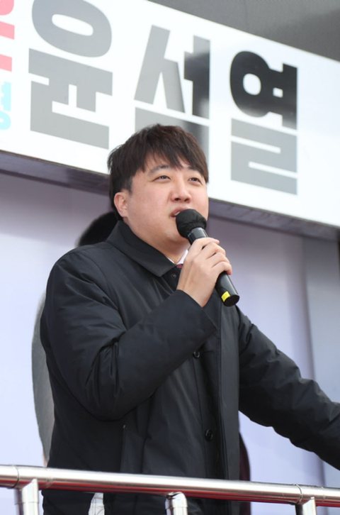 이재명 지지자 vs 윤석열 지지자 | 인스티즈