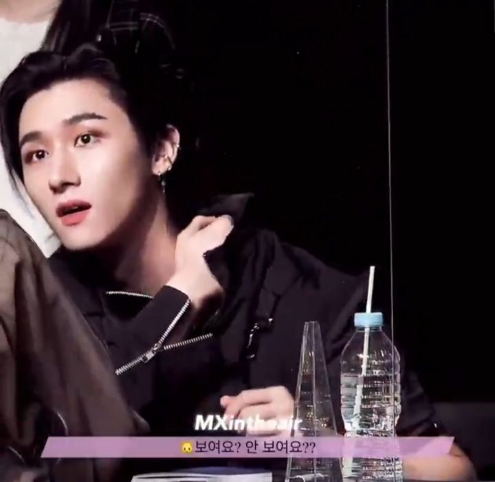 대면팬싸하면서 타투 보여주는 아이돌 (누군지 궁예하면서 들어오기) | 인스티즈