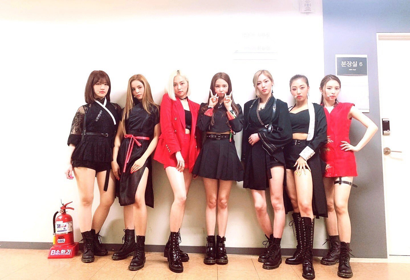 "이런 게 바로 멋입니다" 한국의 미를 무대로 표현한 아이돌들 모음 | 인스티즈