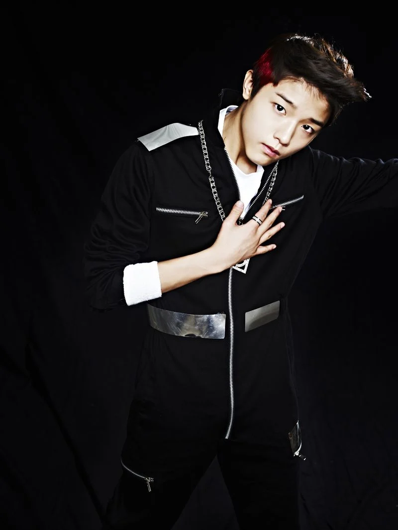 알찬성민 (최예나 오빠) 이 얼마나 어릴때 데뷔했는지 체감되는 짤.jpg | 인스티즈