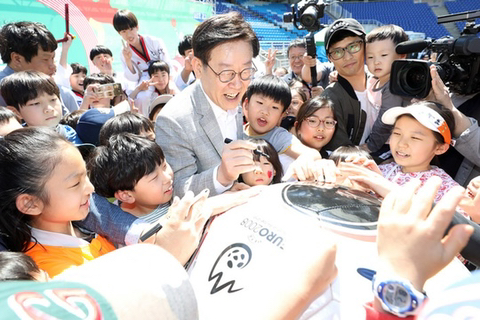 윤석열과 재명아빠를 향한 아이들의 온도차 | 인스티즈