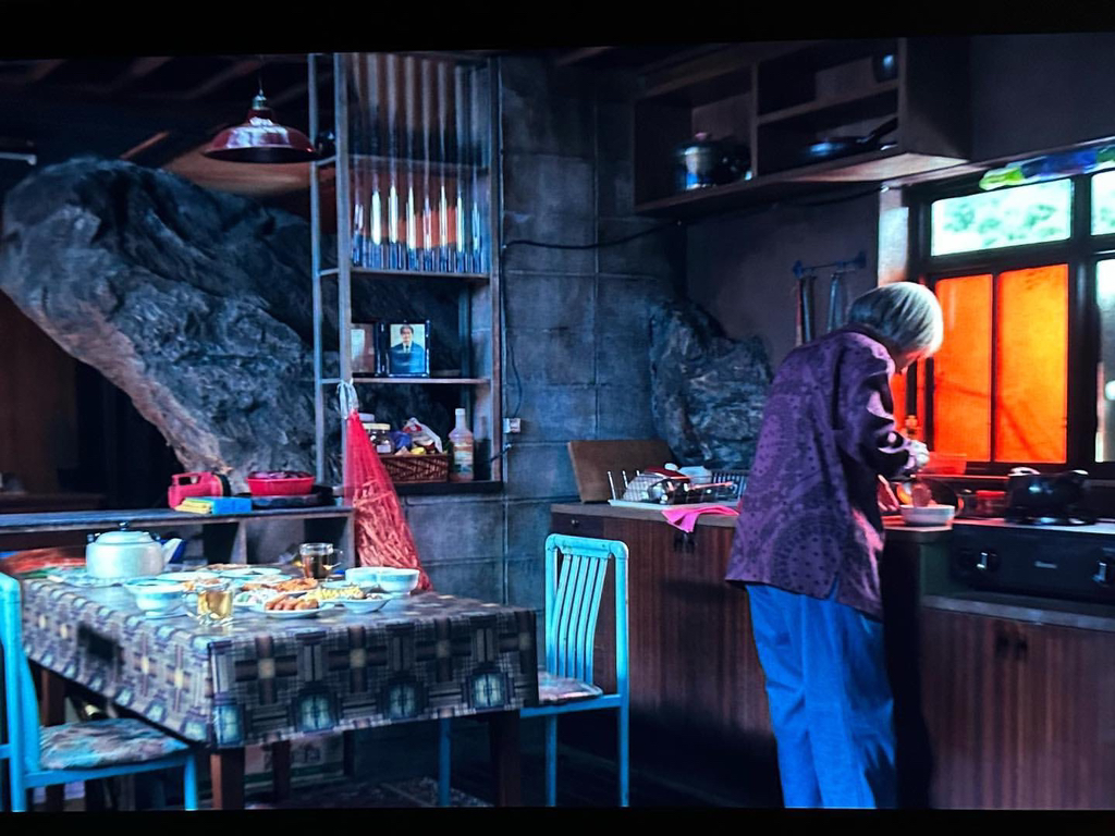 마스크걸 보면서 벽지랑 커튼이 익숙했는데 역시나 미감이.twt (마스크걸 장면 스포 될 수도) | 인스티즈