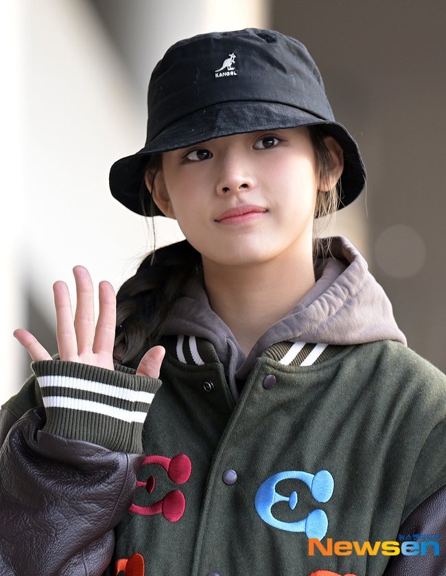 오늘 아침 출국하는 뉴진스 | 인스티즈