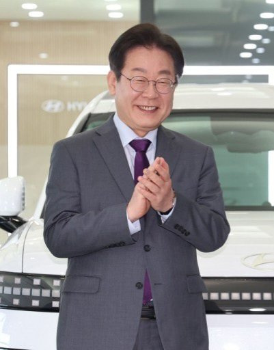 여성의 권리를 상징하는 보라색 넥타이를 맨 민주당 | 인스티즈