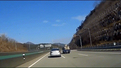한문철 변호사도 이런 건 처음 본다고 놀란 영상.gif | 인스티즈
