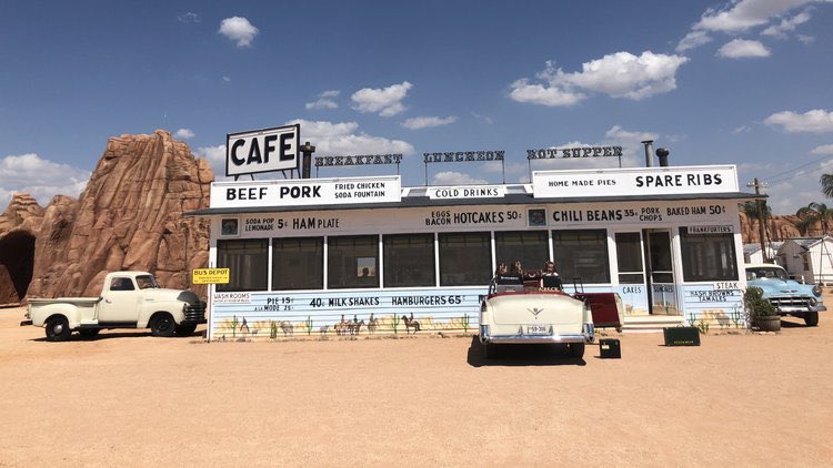 그랜드 부다페스트 호텔 웨스 앤더슨 감독 차기작 '애스터로이드 시티' 포스터 공개 | 인스티즈