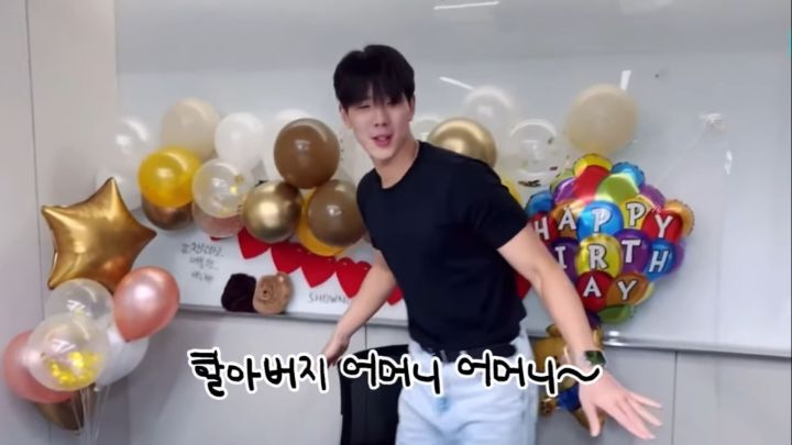 호락호락하지 않은 남돌의 뭔가 웃긴 생일 브이앱 | 인스티즈