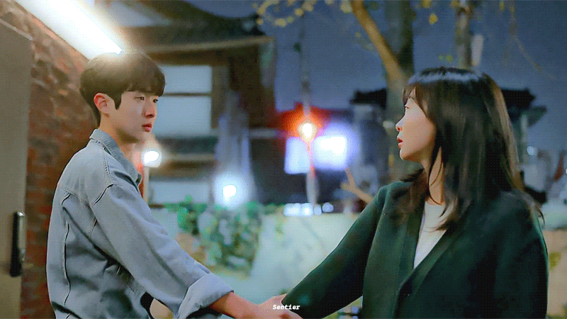 그 해 우리는에서 거의 매회 센스 있다고 언급 많은 교복~캠퍼스~오피스를 넘나드는 최우식X김다미 사계절 시밀러 룩.gifs | 인스티즈